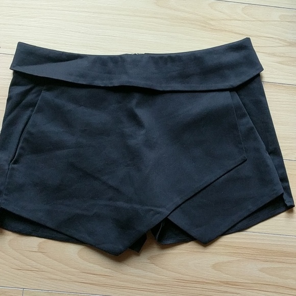 Aritzia Berklee Black Skort - Picture 2 of 6